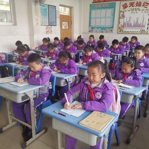 翰墨书香校园飘——三年级书写秀活动