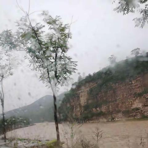 秋雨绵绵，秋意浓浓，金秋遍地香