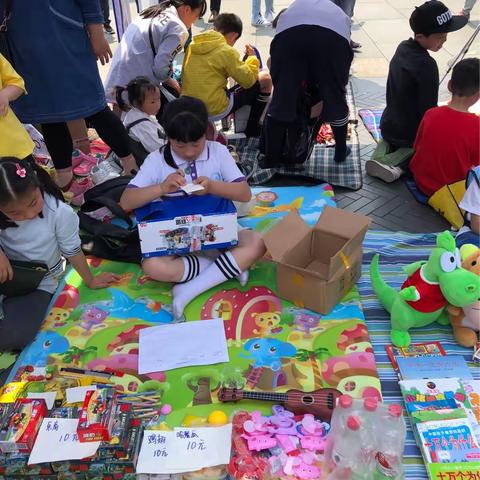 小爱心大梦想———记杭州市周浦小学三二班勇气之队动漫淘宝街爱心义卖活动