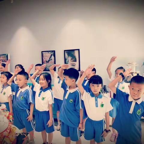 致敬辛勤的园丁——三（2）班同学感谢师恩活动