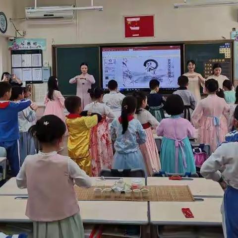 “以茶习礼，感受中国传统茶文化”——龙岗区外国语学校二（2）班家长进课堂活动之茶文化体验