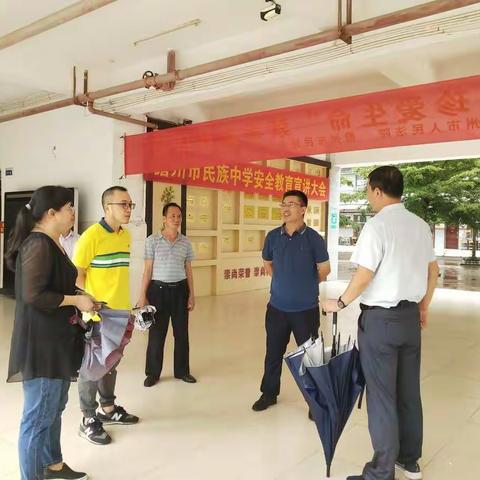 儋州市教育局党委书记、局长杨永飞到儋州市民族中学督导检查2022年高考考点准备工作