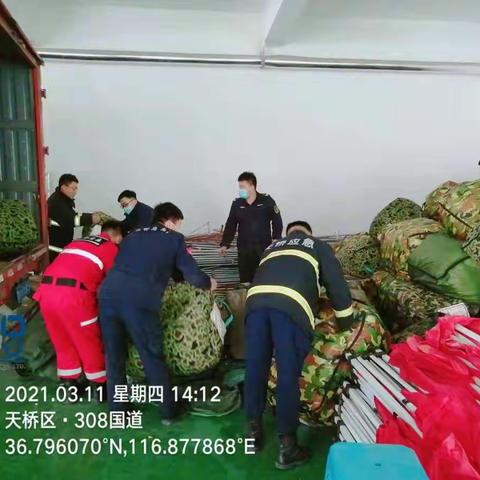 天桥区堤口路应急救援站搬运应急物资