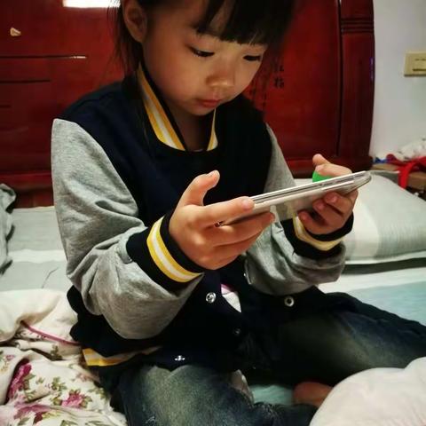 班班有读day5观看《积木小屋》，《+-2c》影片