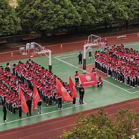 脚下的激情        脸上的快乐—— 高棉中学首届足球联赛