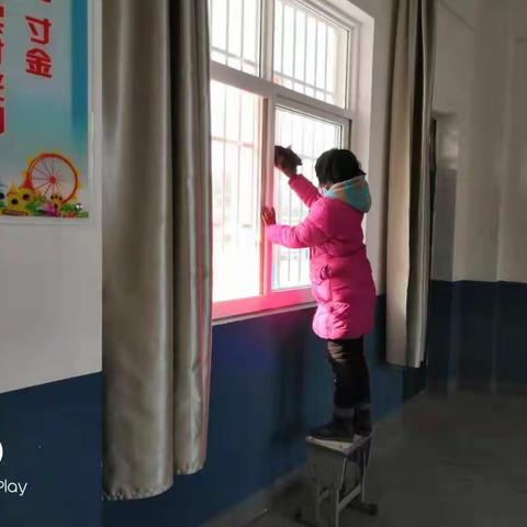 我校开展“大清扫大擦洗大扮规提升美丽家园”活动