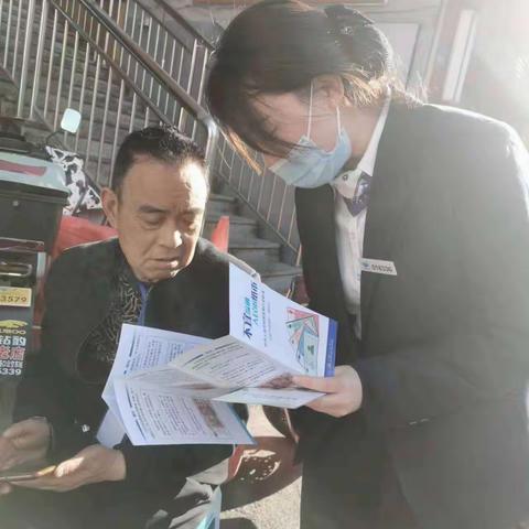 杭州银行龙游支行开展“不宜流通人民币纸币标准”宣传活动