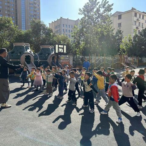 新爱婴幼儿园中二班周成长记——🏀趣味篮球，快乐成长