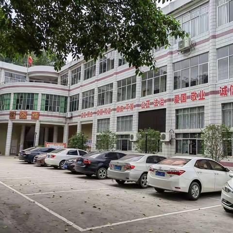 不忘初心，强校提质 ——2022年藤县中小学学校管理人员综合能力提升培训班第一天学习剪影