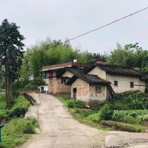 炎炎夏日你我同行，教育扶贫不忘初心——记于都胜利学校赴贡江镇里泗小学扶贫点滴