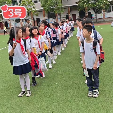 实验小学四年级研学劳动实践活动。