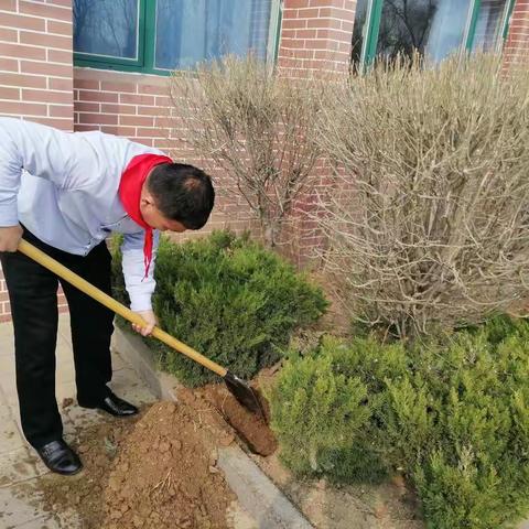 春风十里，绿色有你    ——朱集中心学校植树节