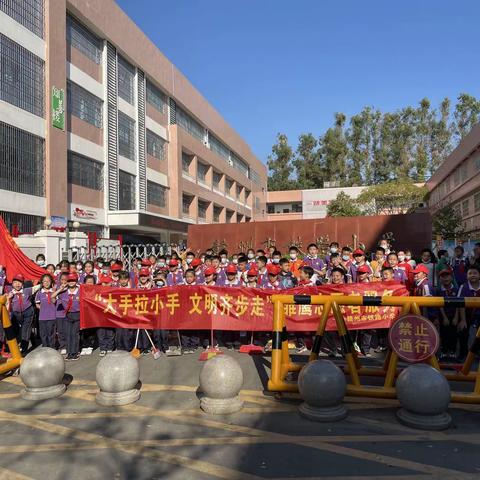 “小手拉大手，垃圾不落地 ，城市更美丽”—记赣州市铁路小学志愿者服务活动