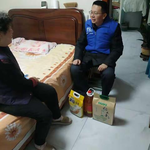 春节前慰问老人