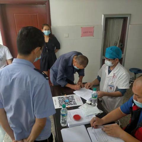 龙湖镇中心卫生院                           新冠疫苗接种助力疫情防控