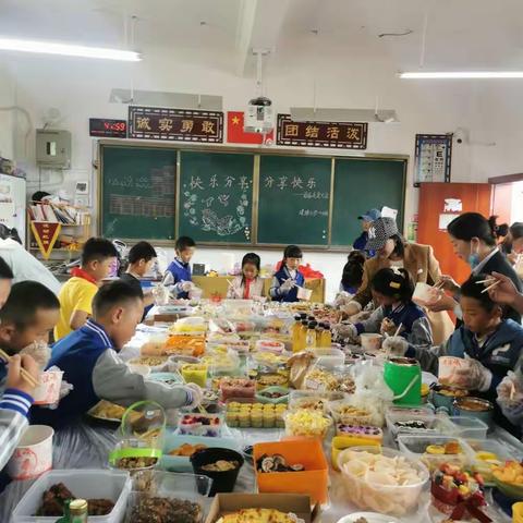 快乐分享  分享快乐—记建塘小学一年级(1)班美食节主题活动