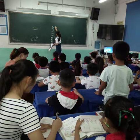 寺庄乡东寺庄中心小学听评课活动积极进行中