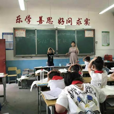 5月11日，东寺庄中心小学进行防震减灾安全演练