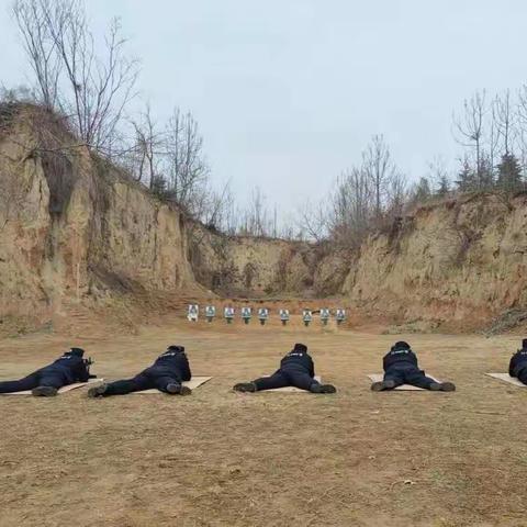 厉兵秣马，忠诚保平安