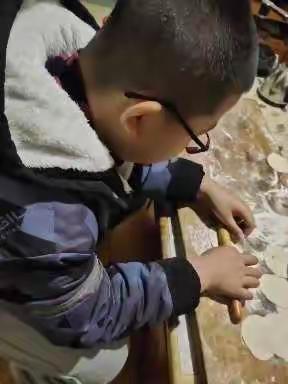 小吕小学五年级戈子硕包饺子