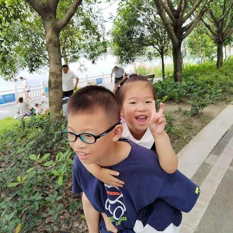 大邑县北街小学三年级六班罗简佑2022年暑期社会实践活动掠影