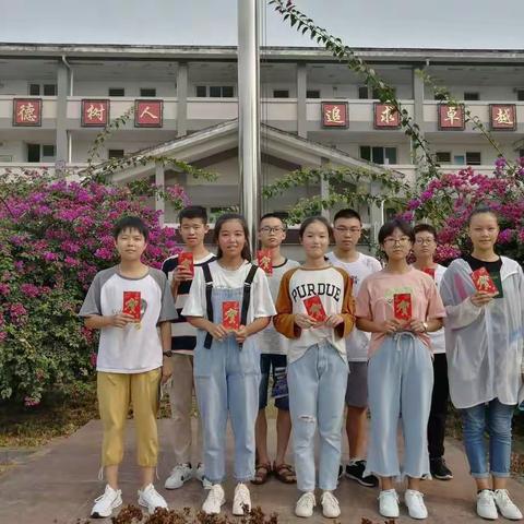 激励优秀学子不忘初心.国防教育从习惯养成抓起