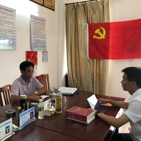 党委书记给一名党员讲党史上党课