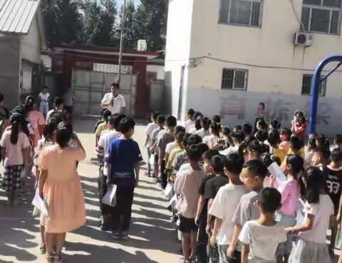 西官庄小学——法治进校园