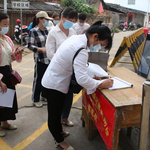 “专家引领转理念 ，送教到校共提升”——信息技术2.0整校推进全员培训“送教到校”指导活动