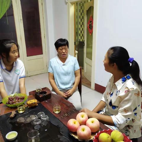 心连心，手牵手，家校携手共育成长