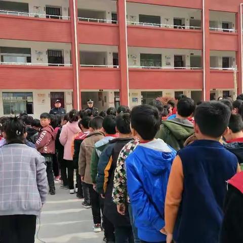 兰考县三义寨乡南马庄小学――              一堂特殊的法制安全课