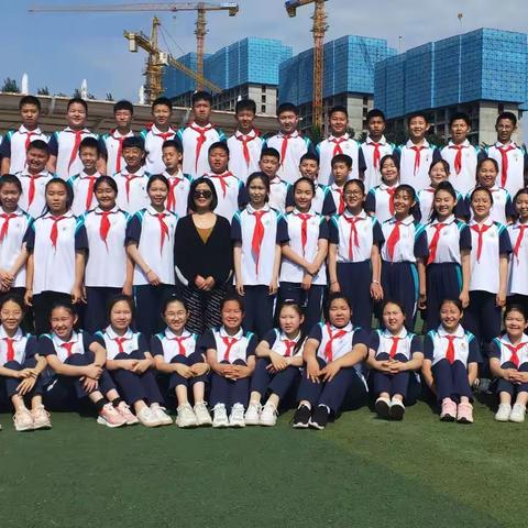 通辽市蒙古族学校6.3班学生观看中国共产党成立100周年特别节目《红领巾心向党》