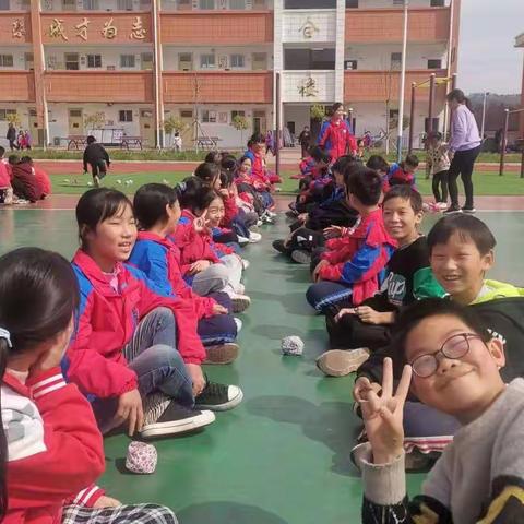 疫情校园    运动添彩