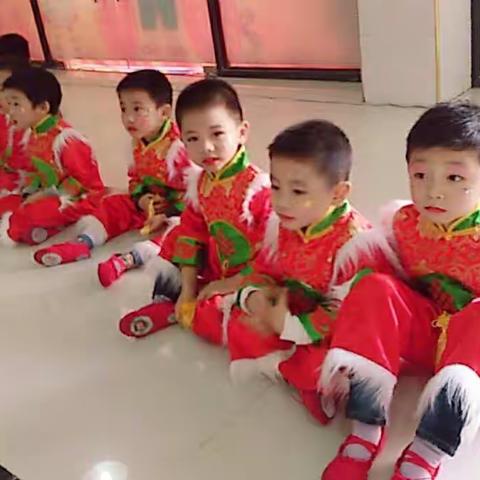 元旦文艺汇演 2018年范老师祝大家新年快乐，身体健康，万事如意，心想事成，大吉大利