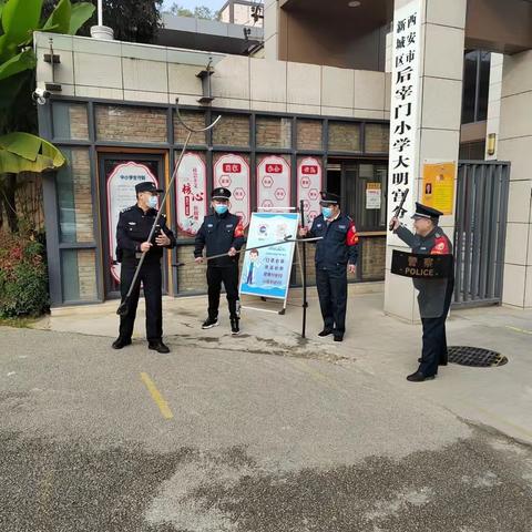 自强路派出所栖枫社区民警到辖区学校开展校园反恐演练
