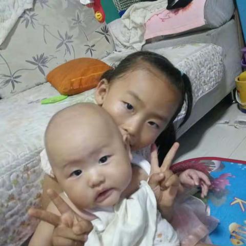 宝贝成长记录，姐姐妹妹