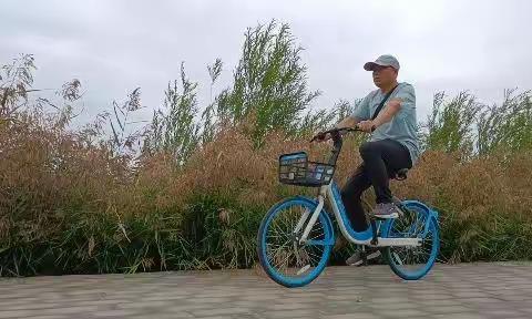 你是专门等在这里拍我们摔倒的吧