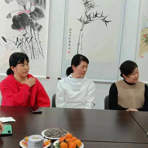 “约‘绘’三八   共‘画’未来” 老年大学绘画班开展庆三八国际妇女节座谈会