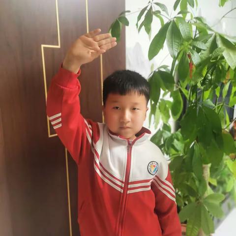 【图说时政]】缅怀先烈 致敬英雄
