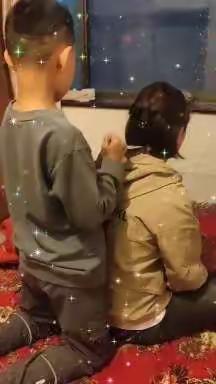 、五月康乃馨，爱心献母亲。——木庄小学向母亲节献礼