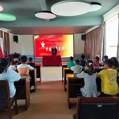 通海县石碧小学“从小学先锋，长大做先锋”暨建队日主题活动