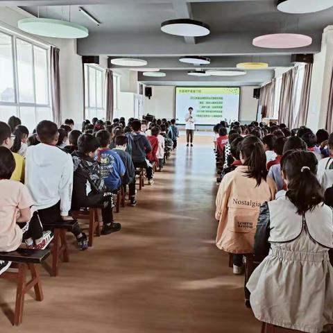 通海县石碧小学“女童保护”讲座