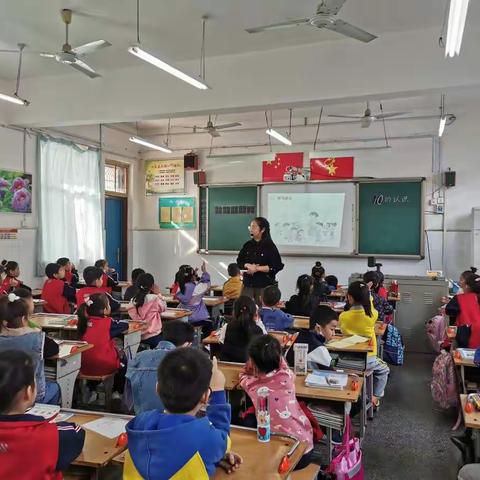 新教师展风采 听课评课促发展—－济水西关学校举行新调入教师听评课活动