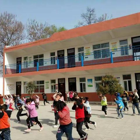 葡萄架乡王庄小学举行“安全教育日”主题活动