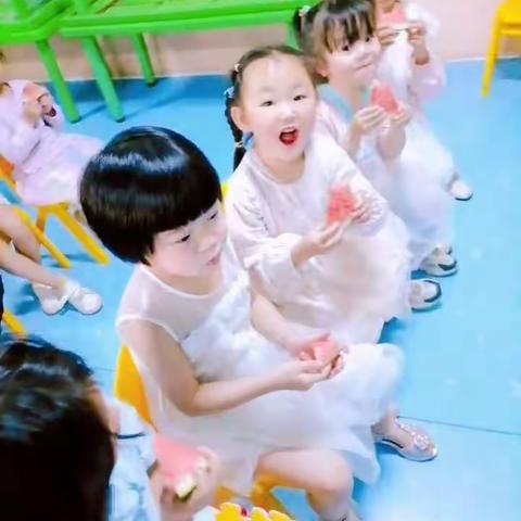 2021春季双凤幸福幼儿园智慧二班4月份成长记录