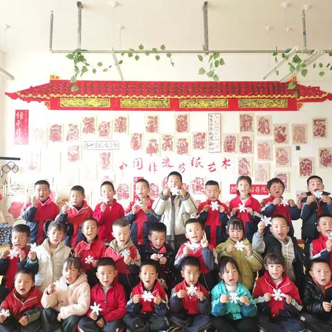 “指尖传承 妙剪生花”——泾河源镇中心幼儿园大三班班本课程故事