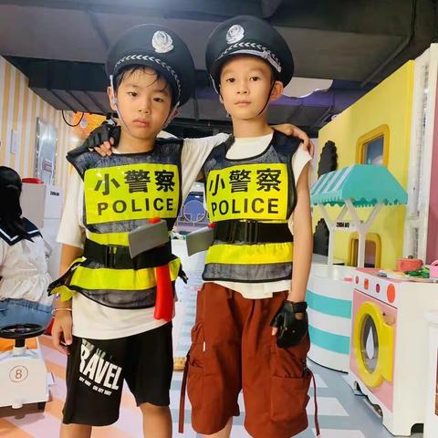 方喆瑜的假期开启模式🔛 炎热的夏天，让我们用快乐去度过暑假的每一天吧！