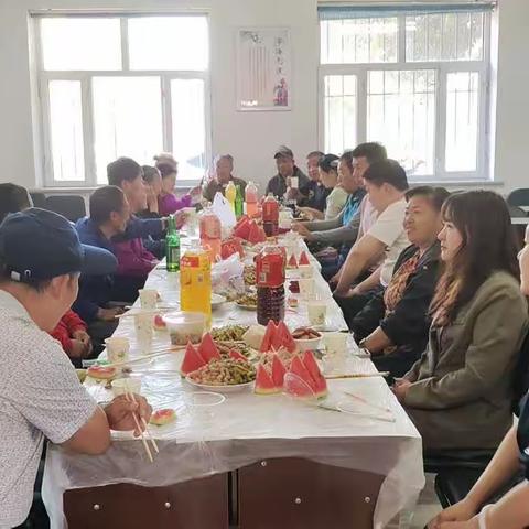 欢聚邻里情暖中秋——三十三社区开展邻里节游园活动