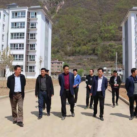 副县长陈开锋深入户家塬杨地检查指导两房建设工作