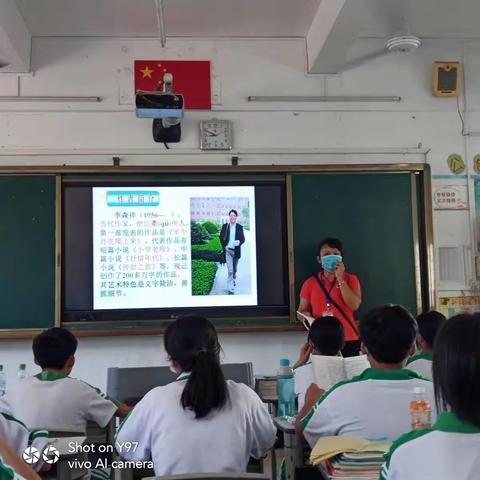 齐心协力共交流，听课评课促成长。——实验中学语文科组校内公开课活动